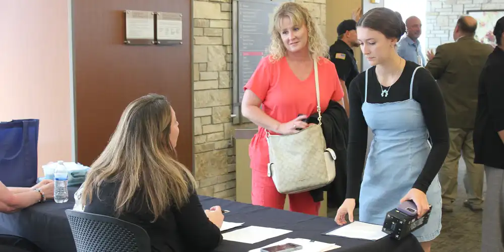 volunteer-checking-in