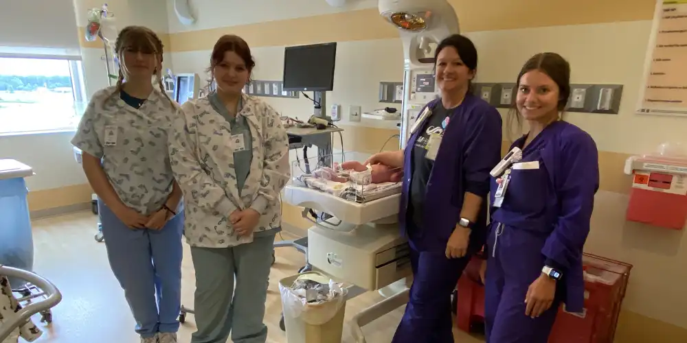 volunteens-working-in-nicu